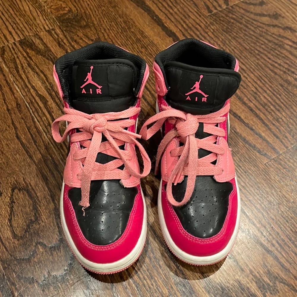 2021 Air Jordan 1 Mid GS 'Coral Chalk'